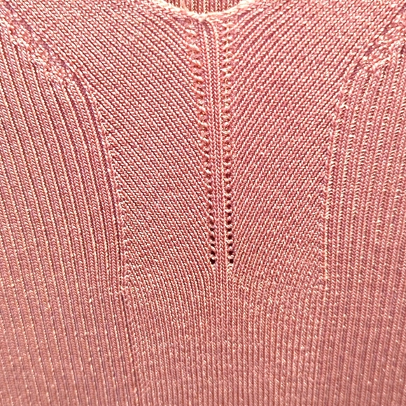 White House Black Market short sleeve ribbed top. Size M - Picture 5 of 8